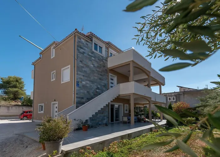 Modernes Mit Gartennutzung- Einer Gross By Interhome Lägenhet Trogir