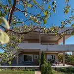 Διαμέρισμα Modernes Mit Gartennutzung- Einer Gross By Interhome