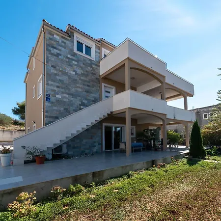 Modernes Mit Gartennutzung- Einer Gross By Interhome 아파트