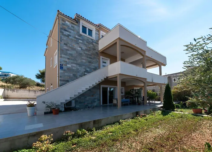 Modernes Mit Gartennutzung- Einer Gross By Interhome Апартаменты
